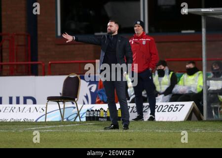 Dens Park, Dundee, Großbritannien. Januar 2021. Scottish Championship Football, Dundee FC gegen Heart of Midlothian; Dundee-Manager James McPake leitet sein Team Credit: Action Plus Sports/Alamy Live News Stockfoto