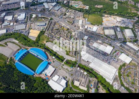 Luftaufnahme des John Smith's Stadium Heimstadion der Huddersfield Town Football Club und das Stadtzentrum von Huddersfield Borough of Kirklees in West Y Stockfoto