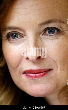 Portraits de Valerie Trierweiler qui presente son livre en compagnie du photographe Stephane Ruet durant le 31. Salon du Livre de Brive en Correze, France le 10 Novembre 2012. Foto von Patrick Bernard/ABACAPRESS.COM Stockfoto