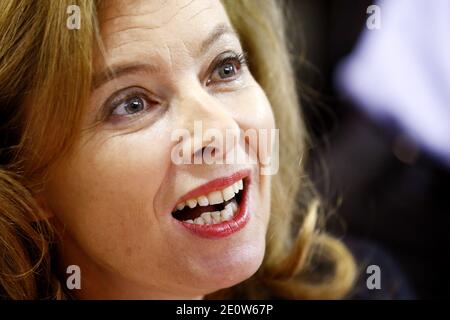 Portraits de Valerie Trierweiler qui presente son livre en compagnie du photographe Stephane Ruet durant le 31. Salon du Livre de Brive en Correze, France le 10 Novembre 2012. Foto von Patrick Bernard/ABACAPRESS.COM Stockfoto