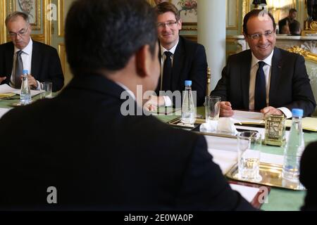 Der französische Präsident Francois Hollande empfängt seinen peruanischen Amtskollegen Ollanta Humala am 15. November 2012 im Elysée-Palast in Paris. Foto von Stephane Lemouton/ABACAPRESS.COM Stockfoto