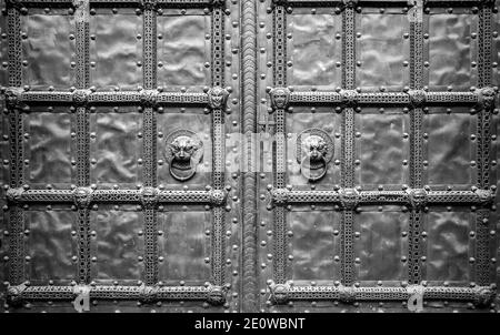 Tor An Der Rosenkranzbasilika In Berlin Stockfoto