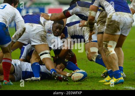 Wütender Rausch während des Internationalen Freundlichen Rugby-Spiels, Frankreich gegen Samoa, in Saint-Denis Vorort von Paris, Frankreich, am 24. November 2012. Frankreich gewann 22-14. Foto von Henri Szwarc/ABACAPRESS.COM Stockfoto