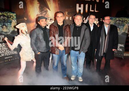 Die Jurymitglieder (L-R) des 2. Internationalen fantastischen Filmfestivals PIFFF in Paris, Xavier Gens, Nicolas Boukhrief, Pascal Laugier, Julien Carbon und Laurent Courtiaud, nahmen an der Premiere von "Silent Hill Revelation 3D" Teil, die am 25. November 2012 an der Gaumont Opera in Paris, Frankreich, stattfand. Foto von Jerome Domine/ABACAPRESS.COM Stockfoto