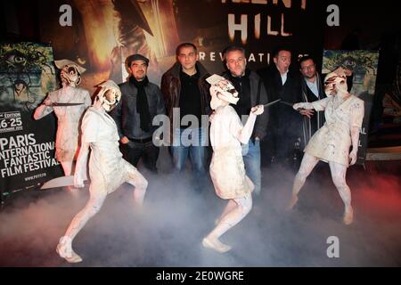 Die Jurymitglieder (L-R) des 2. Internationalen fantastischen Filmfestivals PIFFF in Paris, Xavier Gens, Nicolas Boukhrief, Pascal Laugier, Julien Carbon und Laurent Courtiaud, nahmen an der Premiere von "Silent Hill Revelation 3D" Teil, die am 25. November 2012 an der Gaumont Opera in Paris, Frankreich, stattfand. Foto von Jerome Domine/ABACAPRESS.COM Stockfoto