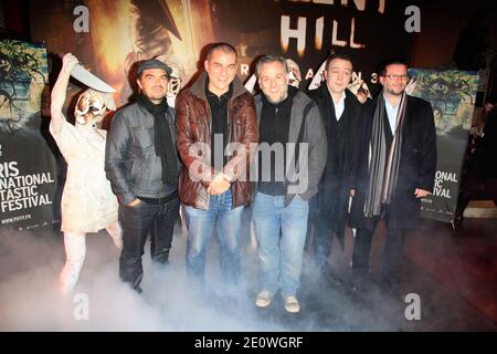 Die Jurymitglieder (L-R) des 2. Internationalen fantastischen Filmfestivals PIFFF in Paris, Xavier Gens, Nicolas Boukhrief, Pascal Laugier, Julien Carbon und Laurent Courtiaud, nahmen an der Premiere von "Silent Hill Revelation 3D" Teil, die am 25. November 2012 an der Gaumont Opera in Paris, Frankreich, stattfand. Foto von Jerome Domine/ABACAPRESS.COM Stockfoto