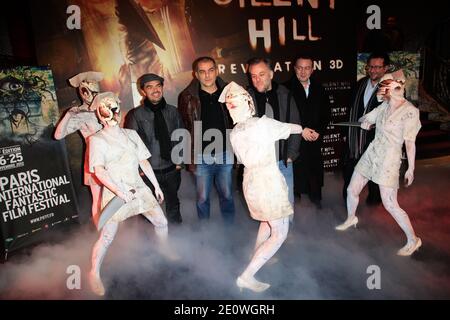 Die Jurymitglieder (L-R) des 2. Internationalen fantastischen Filmfestivals PIFFF in Paris, Xavier Gens, Nicolas Boukhrief, Pascal Laugier, Julien Carbon und Laurent Courtiaud, nahmen an der Premiere von "Silent Hill Revelation 3D" Teil, die am 25. November 2012 an der Gaumont Opera in Paris, Frankreich, stattfand. Foto von Jerome Domine/ABACAPRESS.COM Stockfoto