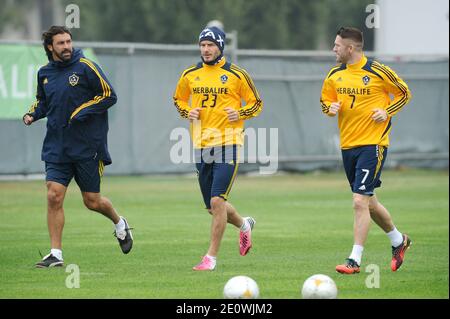 David Beckham und Robbie Keane während der LA Galaxy Trainingseinheit vor dem 2012 MLS Cup im Home Depot Center in Los Angeles, CA, USA am 29. November 2012. Foto von Lionel Hahn/ABACAPRESS.COM Stockfoto