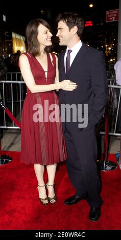 Ron Livingston und Rosemarie Dewitt bei der Premiere von Focus Features' 'Promised Land' am AMC Loews Lincoln Square in New York City, NY, USA am 4. Dezember 2012. Foto von Matthew Borowick/ABACAPRESS.COM Stockfoto