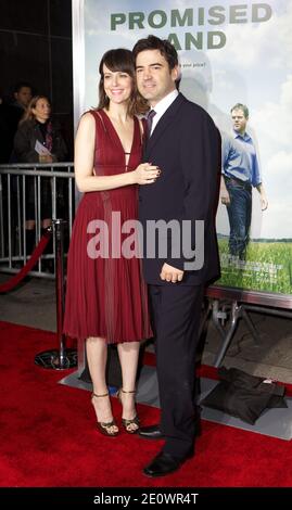 Ron Livingston und Rosemarie Dewitt bei der Premiere von Focus Features' 'Promised Land' am AMC Loews Lincoln Square in New York City, NY, USA am 4. Dezember 2012. Foto von Matthew Borowick/ABACAPRESS.COM Stockfoto