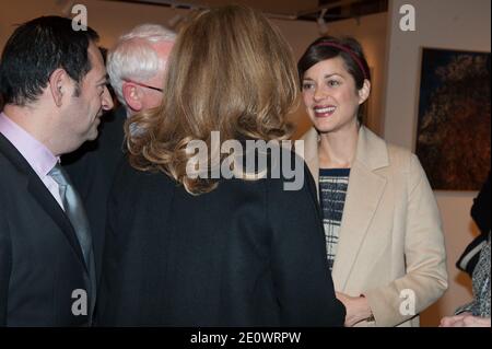 Marion Cotillard besucht am 6. Dezember 2012 eine Ausstellung von Gemälden von Florence Cassez in Paris, Frankreich. Foto von Christophe Guibbaud/ABACAPRESS.COM Stockfoto