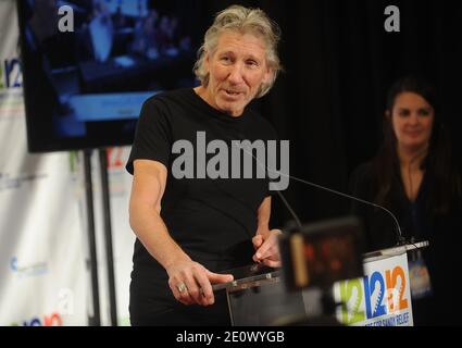 Roger Waters im Presseraum während des '12-12-12' The Concert for Sandy Relief to benefit the Robin Hood Relief Fund presented by the Madison Square Garden Company and the Weinstein Company at the Madison Square Garden in New York City, NY, USA on December 12, 2012. Fast 2 Milliarden Menschen haben über Fernsehen, Radio und Internet Zugang zum Benefizkonzert. Foto von Brad Barket/ABACAPRESS.COM Stockfoto