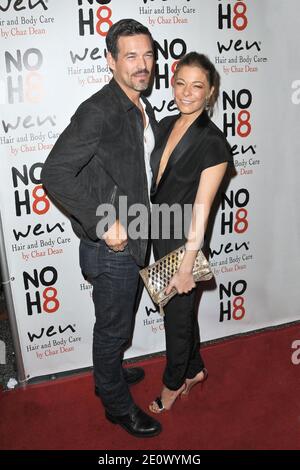 Eddie Cibrian und LeAnn Rimes nehmen an der NOH8 Kampagne Teil, die am 12. Dezember 2012 im Avalon Hollywood in Hollywood, Los Angeles, CA, USA, stattfand. Foto von Tony DiMaio/ABACAPRESS.COM Stockfoto