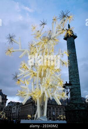 Weihnachtsbeleuchtung und Dekoration auf dem Place Vendome in Paris, Frankreich, am 15. Dezember 2012. Foto von Alain Apaydin/ABACAPRESS.COM Stockfoto