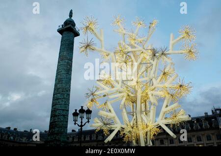 Weihnachtsbeleuchtung und Dekoration auf dem Place Vendome in Paris, Frankreich, am 15. Dezember 2012. Foto von Alain Apaydin/ABACAPRESS.COM Stockfoto