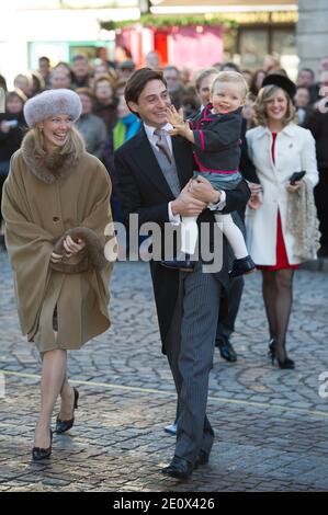 Erzherzogin Marie Christine von Österreich und Graf Rodolphe von Limburg Stirum mit ihrem Kind während der religiösen Hochzeit von Erzherzog Christoph von Österreich und Adelaide Drape-frisch in der Saint-Epvre Basilika in Nancy, Frankreich, am 29. Dezember 2012. Foto von Nicolas Gouhier/ABACAPRESS.COM Stockfoto