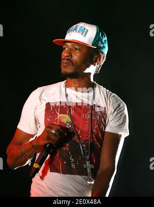 Die französische Rap-Band Raggasonic tritt während seines Live-Konzerts im Palais des Rois de Majorque in Perpignan, Südfrankreich, am 21. Juli 2012 auf. Im Bild auch Big Red des Sängers. Foto von Michel Clementz/ABACAPRESS.COM Stockfoto