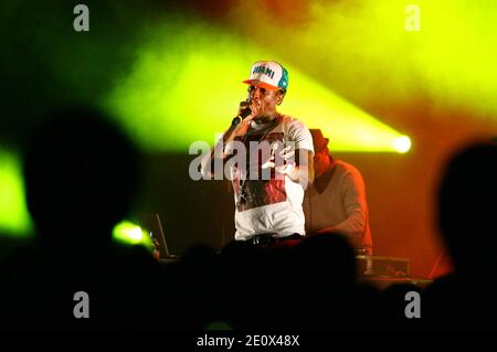 Die französische Rap-Band Raggasonic tritt während seines Live-Konzerts im Palais des Rois de Majorque in Perpignan, Südfrankreich, am 21. Juli 2012 auf. Im Bild auch Big Red des Sängers. Foto von Michel Clementz/ABACAPRESS.COM Stockfoto