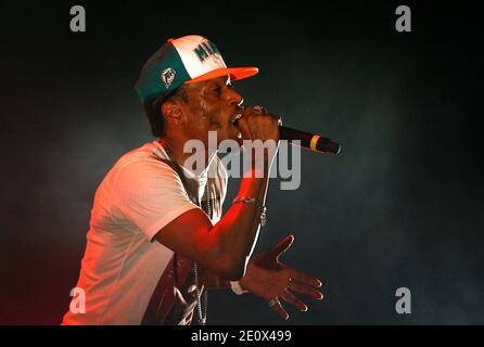 Die französische Rap-Band Raggasonic tritt während seines Live-Konzerts im Palais des Rois de Majorque in Perpignan, Südfrankreich, am 21. Juli 2012 auf. Im Bild auch Big Red des Sängers. Foto von Michel Clementz/ABACAPRESS.COM Stockfoto