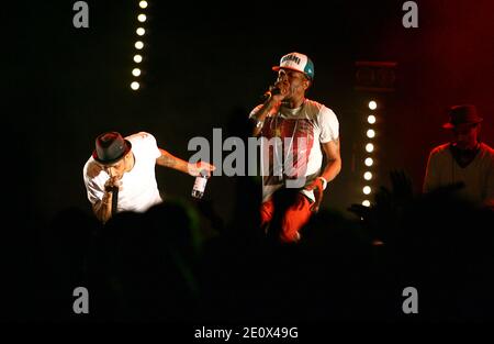 Die französische Rap-Band Raggasonic tritt während seines Live-Konzerts im Palais des Rois de Majorque in Perpignan, Südfrankreich, am 21. Juli 2012 auf. Im Bild auch Big Red des Sängers. Foto von Michel Clementz/ABACAPRESS.COM Stockfoto