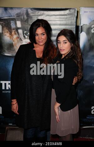 Lola Dewaere und Fanny Valette nehmen an der Premiere von "La Traversée" Teil, die am 30. Oktober 2012 im UGC Les Halles in Paris, Frankreich, stattfand. Foto von ABACAPRESS.COM Stockfoto