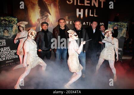 Die Jurymitglieder (L-R) des 2. Internationalen fantastischen Filmfestivals PIFFF in Paris, Xavier Gens, Nicolas Boukhrief, Pascal Laugier, Julien Carbon und Laurent Courtiaud, nahmen an der Premiere von "Silent Hill Revelation 3D" Teil, die am 25. November 2012 an der Gaumont Opera in Paris, Frankreich, stattfand. Foto von ABACAPRESS.COM Stockfoto