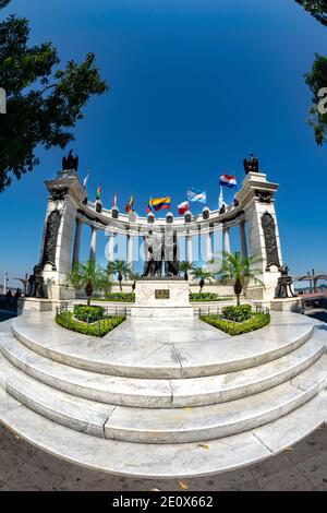 La Rotonda Denkmal in Malecon Simon Bolivar, Guayaquil, Ecuador. Ein sonniger Tag ohne Wolken und ohne Menschen in diesem sehr touristischen Ort. Stockfoto