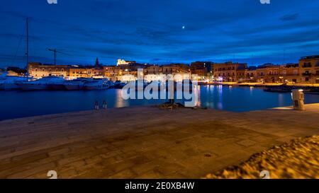 Alter Hafen Von Bisceglie Bei Nacht Apulien Apulien Italien Stockfoto