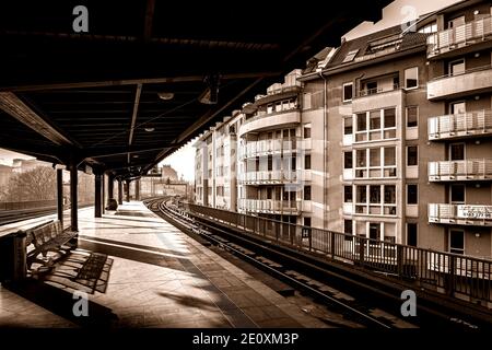 Hackescher Markt Station In Berlin Im Sepia-Look Stockfoto