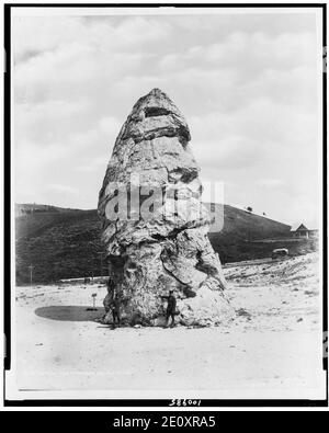 Liberty Cap in Mammoth Hot Springs, Yellowstone National Park, Wyoming, von der Northern Pacific Railway erreicht über Gardiner Gateway Stockfoto