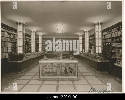 Lippert, Verkaufsraum, Poto von Atelier Mayer um 1930. Stockfoto