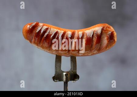 Grillwurst auf Spieß, Grillwurst, Deutschland, Europa Stockfoto