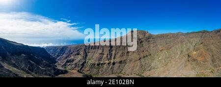 Panorama von Barranco de Erque mit Tafelberg Fortaleza, Drohnenaufnahme, La Gomera, Kanarische Inseln, Spanien, Europa Stockfoto