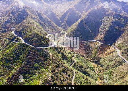 Landstraße bei Vallehermoso, Drohnenbild, La Gomera, Kanarische Inseln, Spanien, Europa Stockfoto