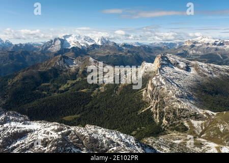 Blick vom Lagazuoi, 2778 m, Falzarego Pass, hinten Marmolata Gletscher, Dolomiten, Italien, Europa Stockfoto