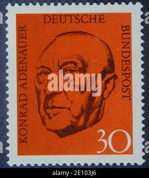 Konrad Adenauer, erster Bundeskanzler der Bundesrepublik Deutschland 1949?63, Porträt auf deutscher Briefmarke Stockfoto