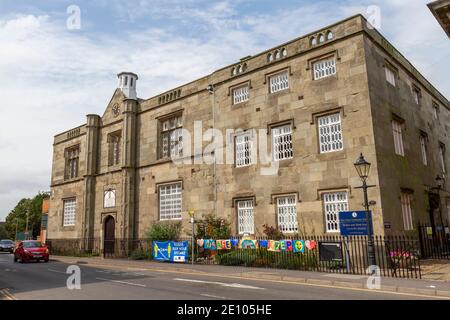 Das Dixie Grammar School (Senior & Sixth Form) Gebäude, erbaut 1828, Market Place in Market Bosworth, Leicestershire, Großbritannien. Stockfoto