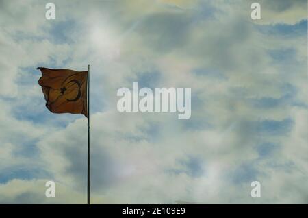 Blauer Himmel, plätschernde Flagge türkei Stockfoto