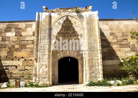 Karawanserei Sultanhani, erbaut 1229 von Sultan Alaaddin Keykubat. Es war ein wichtiger Punkt der Seidenstraße in der Seldschuken-Ära auf dem Weg nach Konya Stockfoto