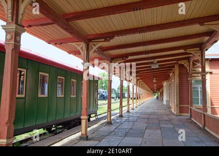 Haapsalu, Estland - 18. August 2019: Ehemaliger Bahnhof und heute Eisenbahn- und Kommunikationsmuseum Stockfoto