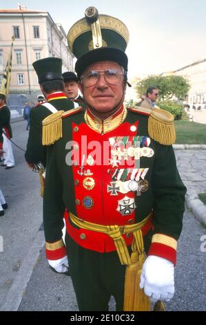 Am 5. Oktober 1997 wird in Triest, italienische Stadt, aber lange unter der österreichisch-ungarischen Monarchie, das Denkmal, im Jahre 1921 entfernt, an Prinzessin Elisabeth von Österreich "Sissi", Frau von Kaiser Franz Joseph. Für den Anlass versammelt eine große Anzahl von Nostalgikern und Fans des Reiches, mit Uniformen und Vintage-Kleidung. Stockfoto