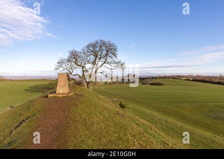 Trig Point Burrough Hill (TP1794), im Iron Age Hillfort von Burrough Hill, Burrough on the Hill, Leicestershire, England, Vereinigtes Königreich Stockfoto