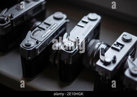Sammlung alter analoger Retro-Kameras Stockfoto