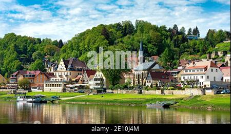 Die Stadt Wehlen An Der Elbe Im Elbsandsteingebirge In Sachsen, Deutschland Stockfoto