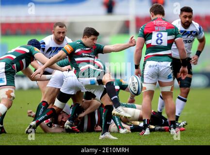 Ben Youngs von Leicester Tigers (Mitte) tritt beim Gallagher Premiership-Spiel in der Welford Road, Leicester, an. Stockfoto