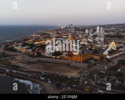 Luftpanorama der ummauerten Stadt historischen kolonialen Zentrum von Cartagena De Indias Karibisches Meer Bolivar Kolumbien Südamerika Stockfoto