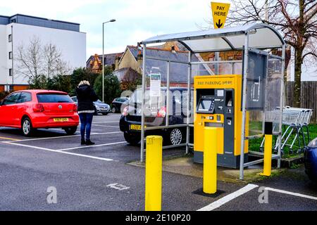 Epsom, London, Großbritannien, Januar 03 2021, Council Town Centre Car Park Stockfoto