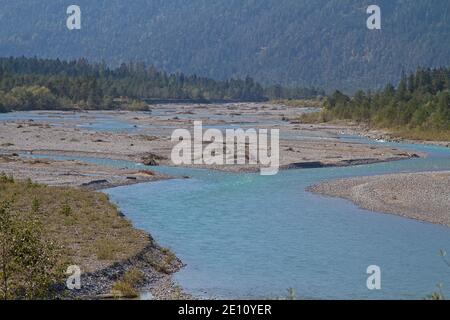 Das Imposante Breite Flusstal Des Lech In Tirol War Designiertes Naturschutzgebiet Und Heißt Naturpark Tiroler Lech Stockfoto