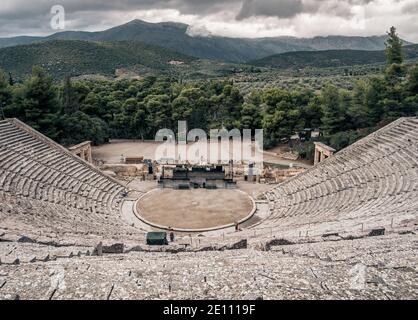 Großes altes Theater von Epidaurus, Peloponnes, Griechenland. Stockfoto