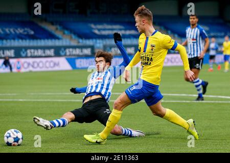 EINDHOVEN, NIEDERLANDE - 3. JANUAR: Iker Pozo vom FC Eindhoven, Jamie Jacobs vom SC Cambuur während des niederländischen Keukenkampioendivisie-Spiels zwischen FC Eind Stockfoto